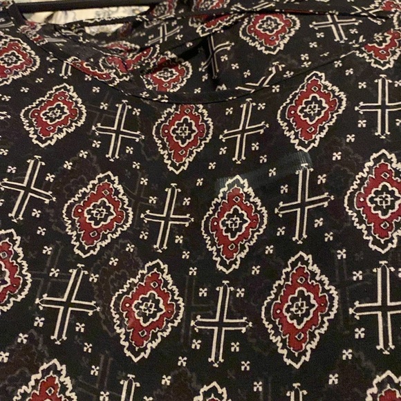 Women's Black and Red Patterned Top - Picture 3 of 3
